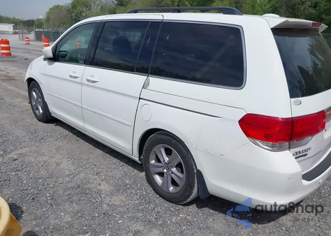 2010 Honda Odyssey Touring z USA, uszkodzony, nr VIN 5FNRL3H90AB039449